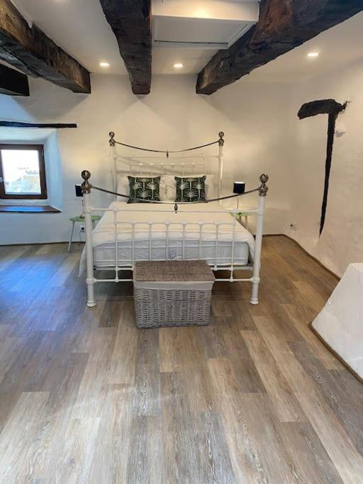 Spacious 1 Bed Home With Shared Pool Champagnac-la-Riviere Экстерьер фото