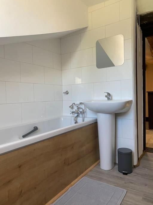 Spacious 1 Bed Home With Shared Pool Champagnac-la-Riviere Экстерьер фото