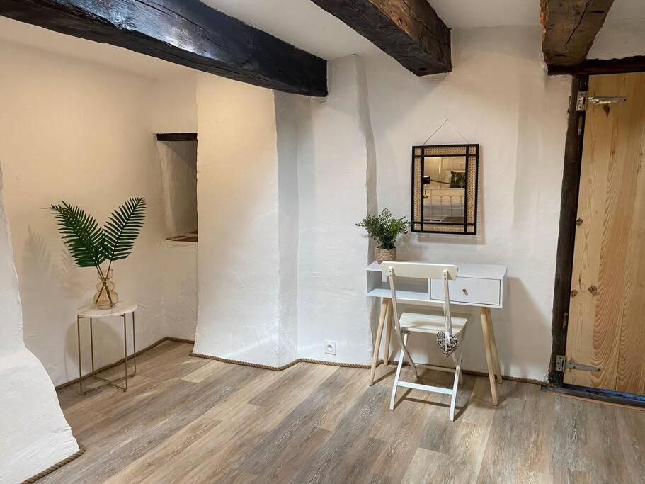 Spacious 1 Bed Home With Shared Pool Champagnac-la-Riviere Экстерьер фото