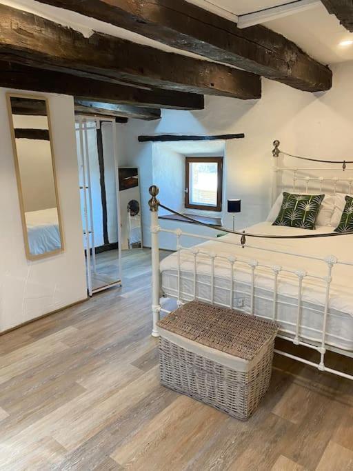 Spacious 1 Bed Home With Shared Pool Champagnac-la-Riviere Экстерьер фото